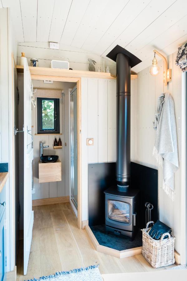 Boutique Cornish Shepherd'S Hut With Hot Tub Launceston Exterior photo