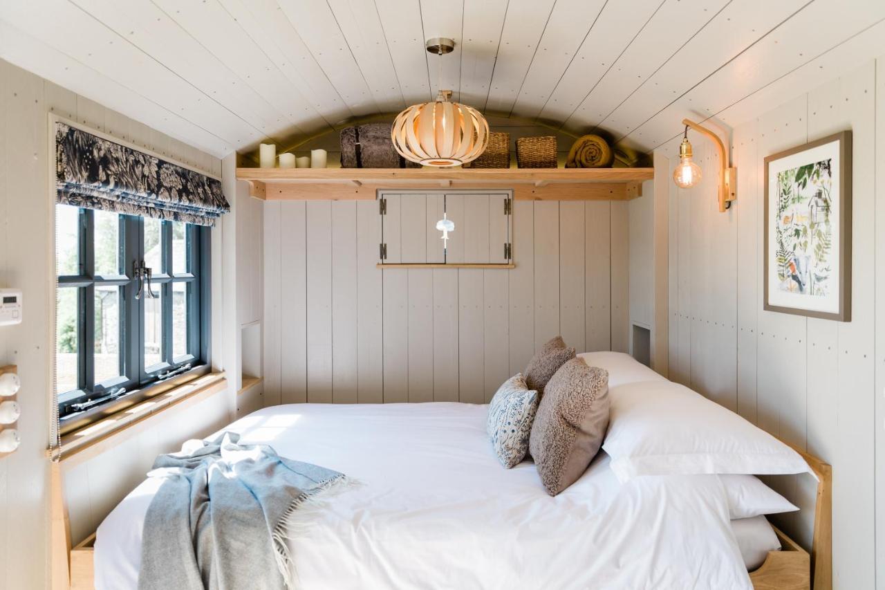 Boutique Cornish Shepherd'S Hut With Hot Tub Launceston Exterior photo