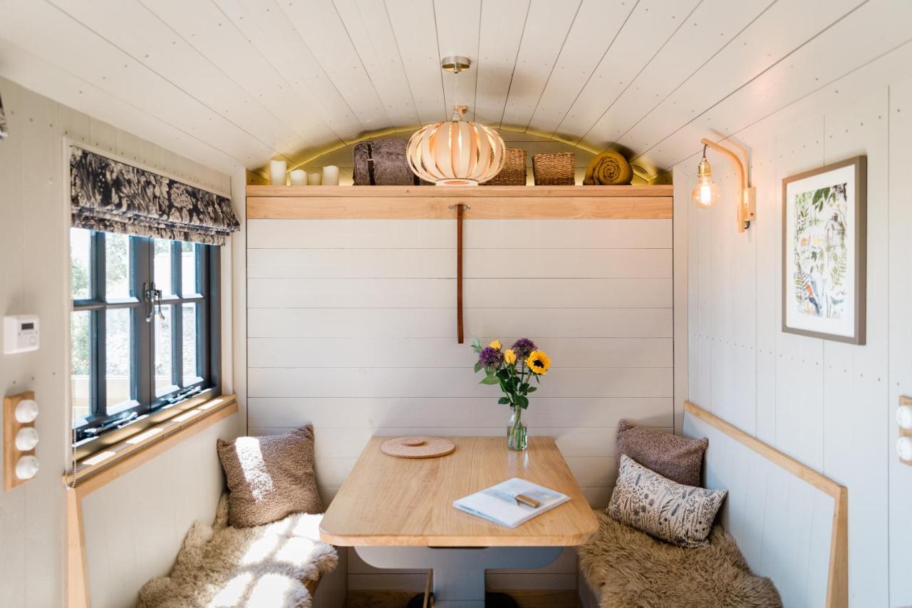 Boutique Cornish Shepherd'S Hut With Hot Tub Launceston Exterior photo