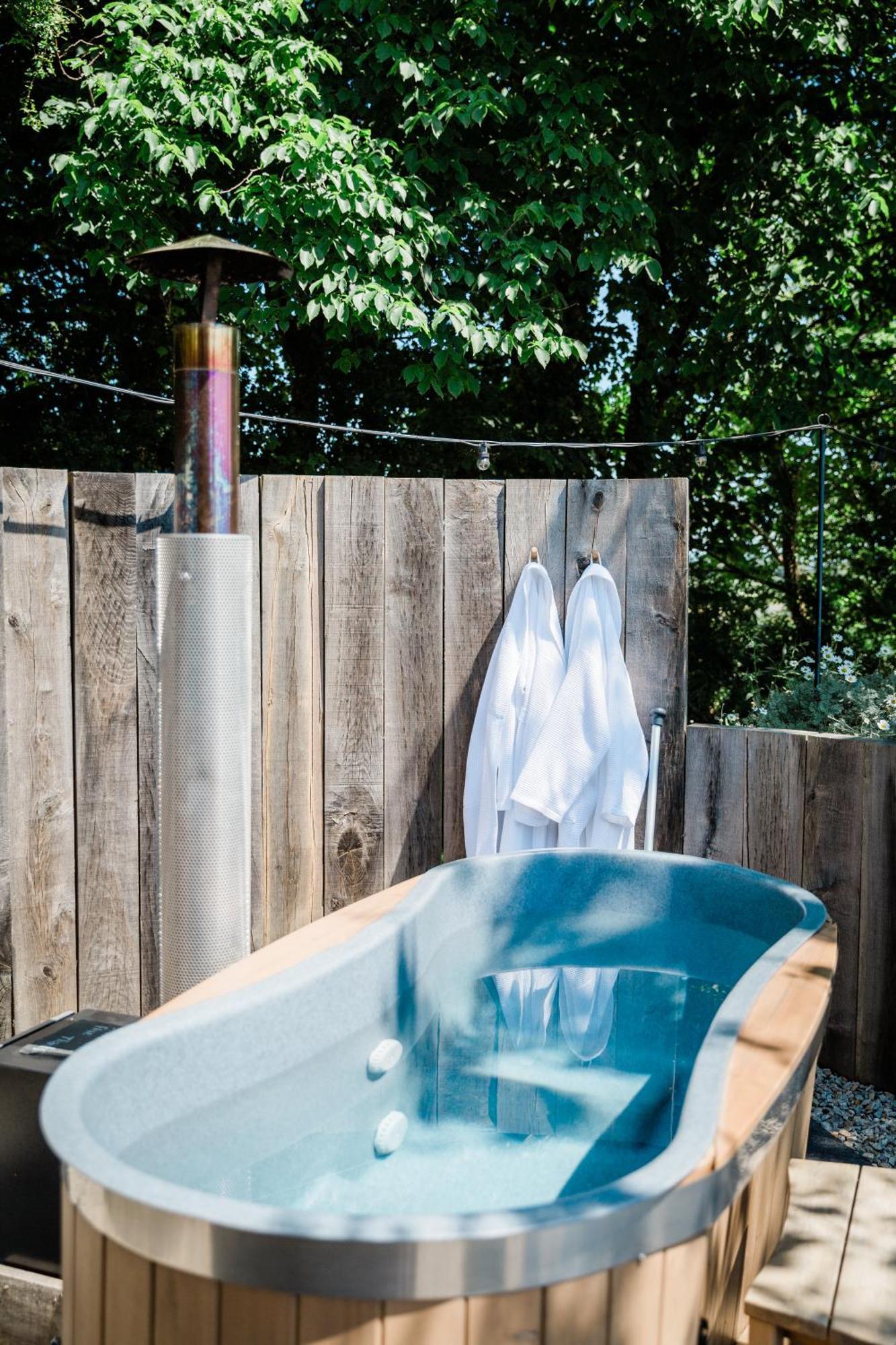 Boutique Cornish Shepherd'S Hut With Hot Tub Launceston Exterior photo
