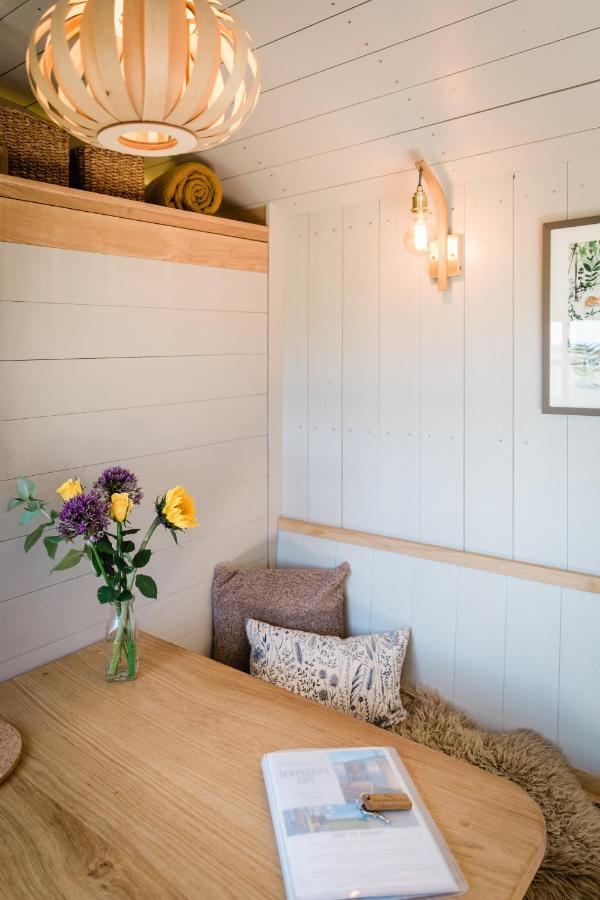 Boutique Cornish Shepherd'S Hut With Hot Tub Launceston Exterior photo