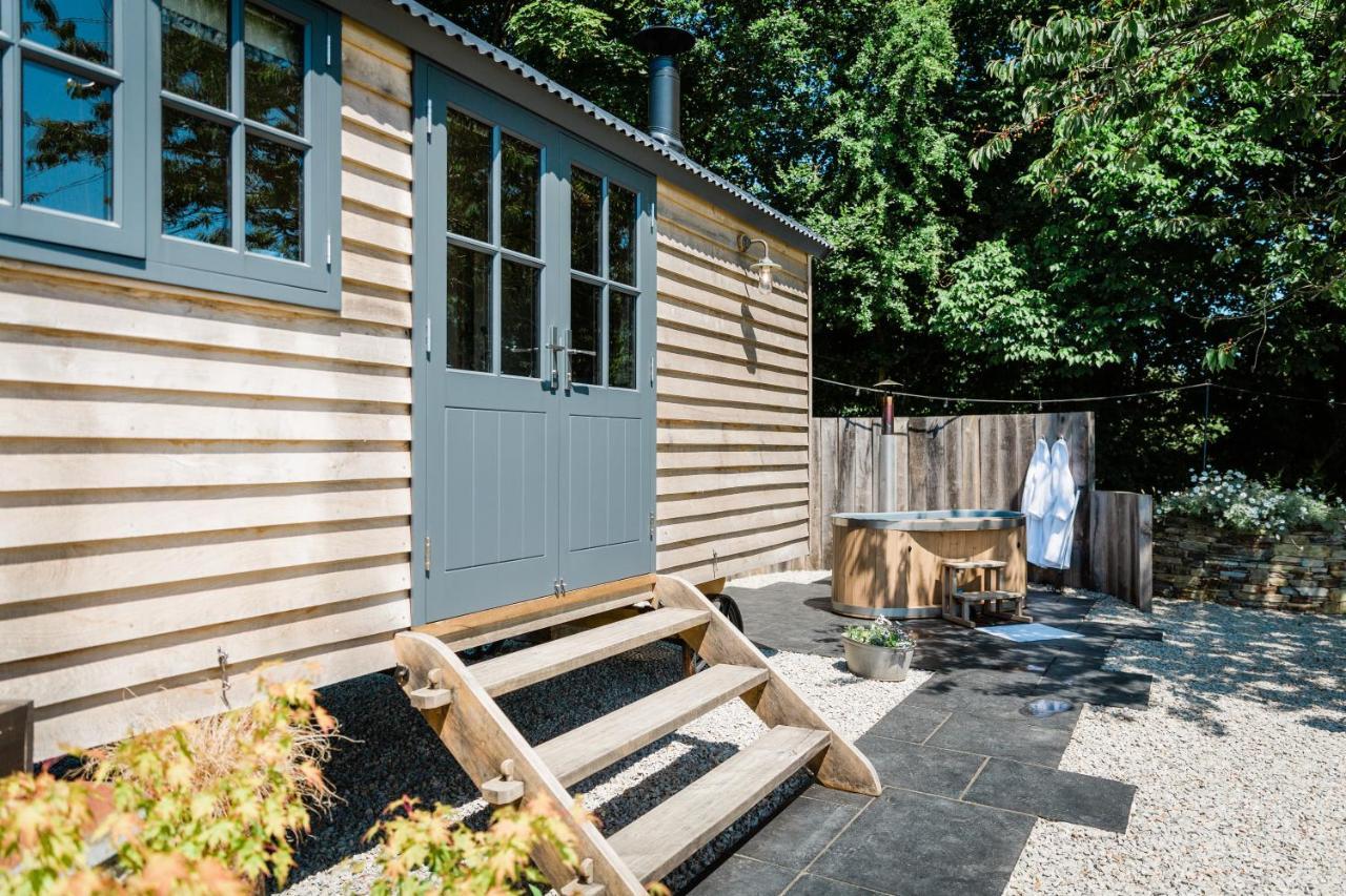 Boutique Cornish Shepherd'S Hut With Hot Tub Launceston Exterior photo