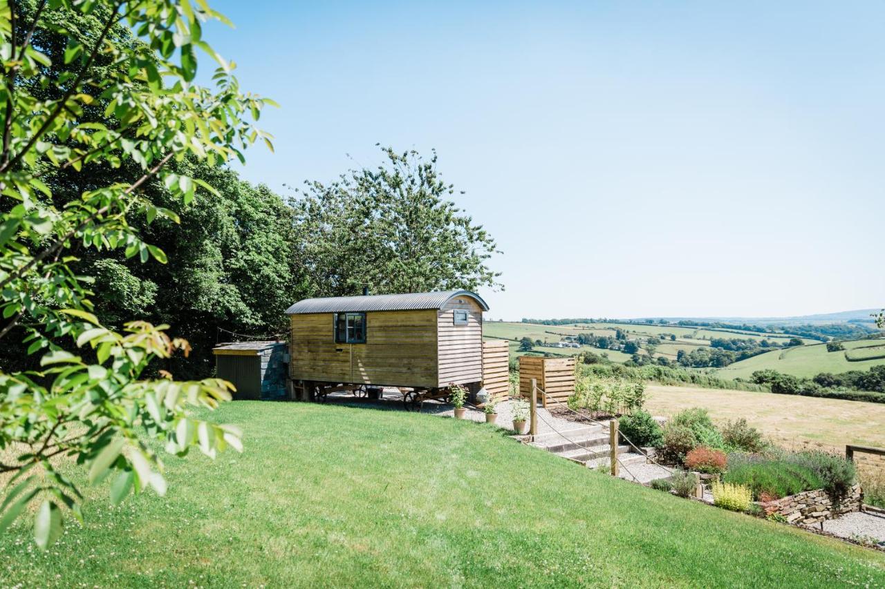 Boutique Cornish Shepherd'S Hut With Hot Tub Launceston Exterior photo
